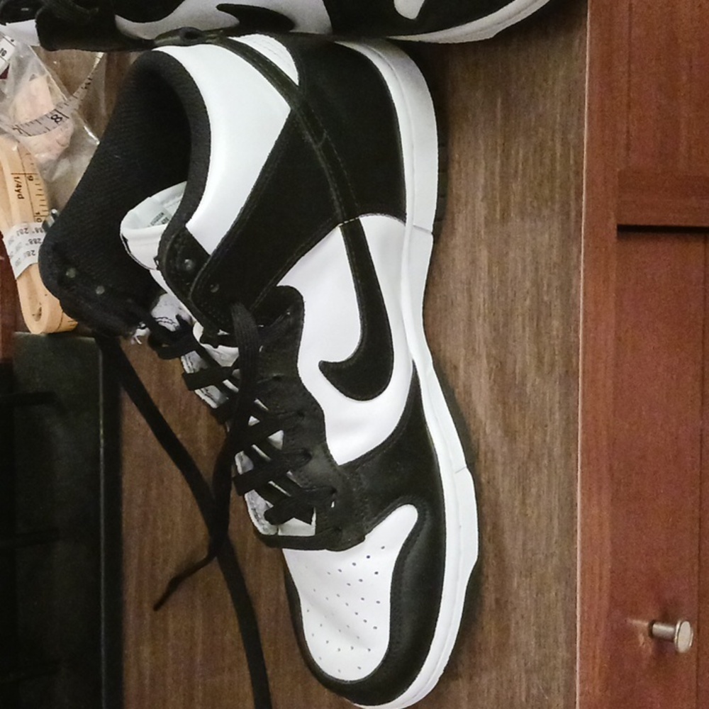 Nike - Picture 2 of 4
